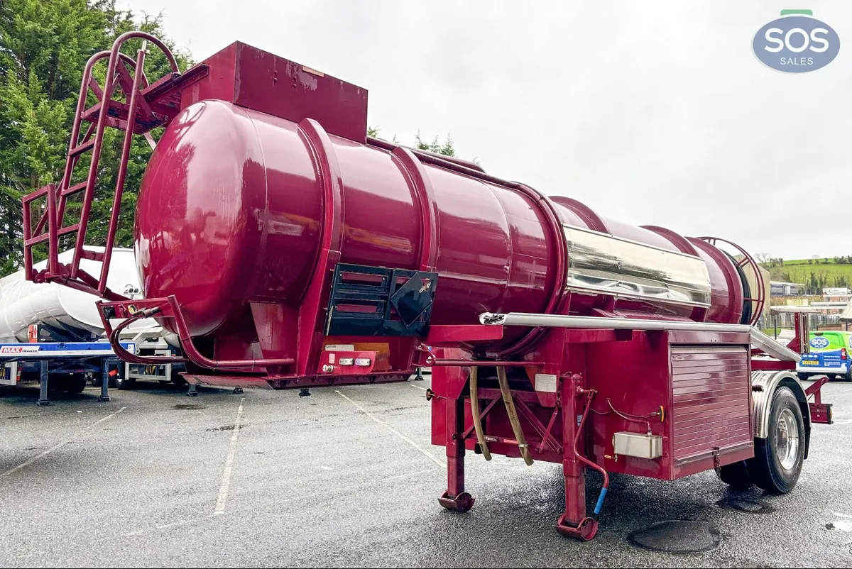 2004 Clayton 9000L Cylindrical Aircraft Refueller - Image 1
