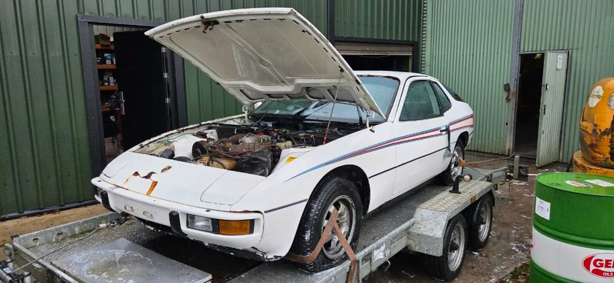 Porsche 924 (1979) - Image 1