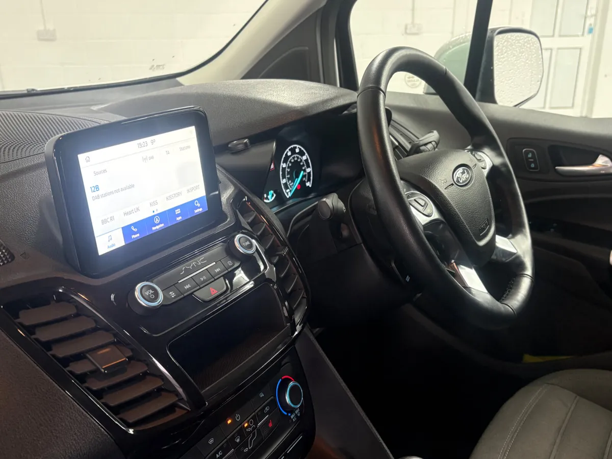 2022 Ford Transit Connect Limited 1.5D - Image 3