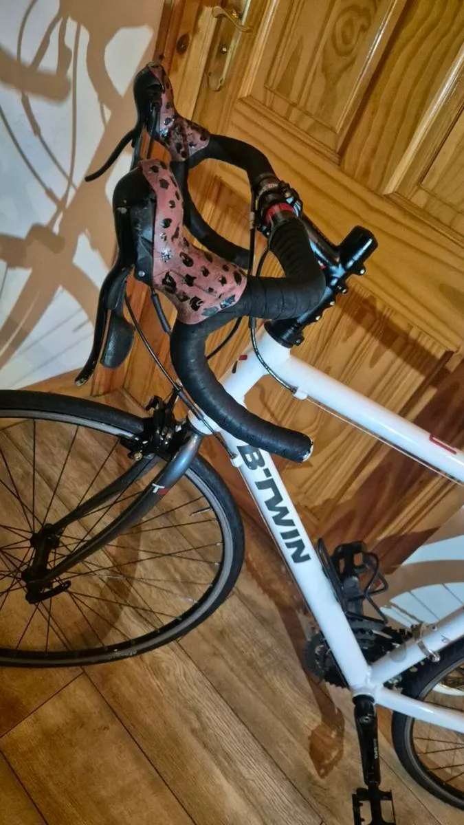 B twin adult road bike - Image 3
