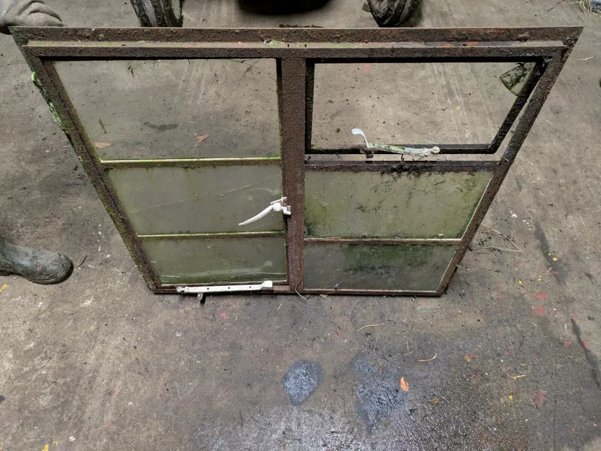 Cast iron windows - Image 2