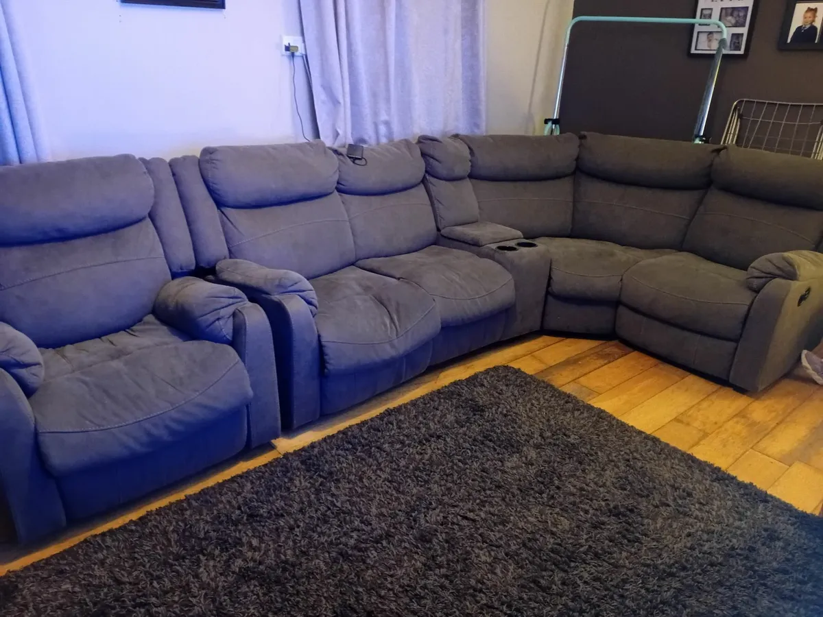 Corner sofa - Image 1