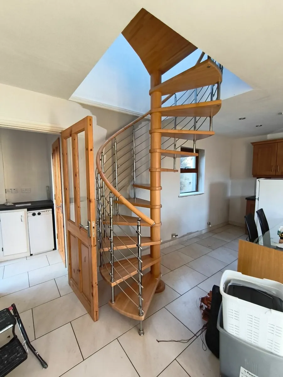 Spiral staircase - Image 2