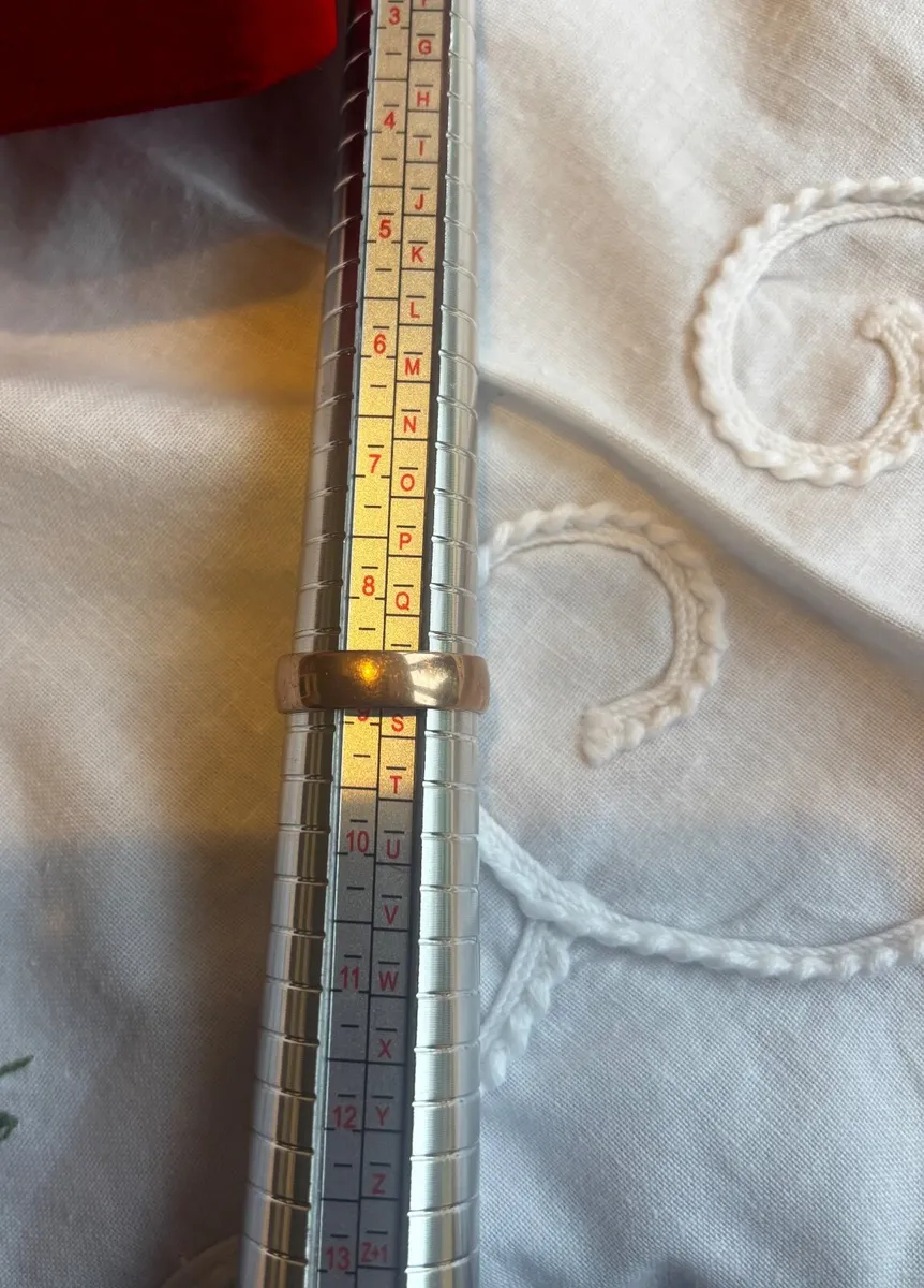 Antique 9ct Rose gold band (ring) - Image 2