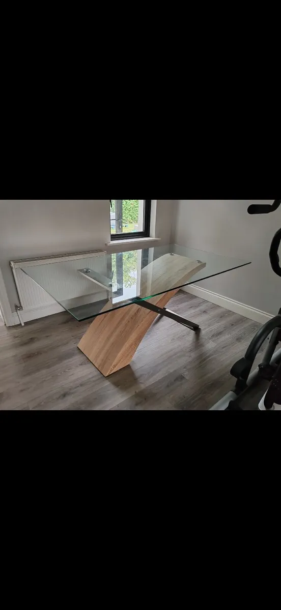 Beautiful glass table with 4 chairs - Image 3