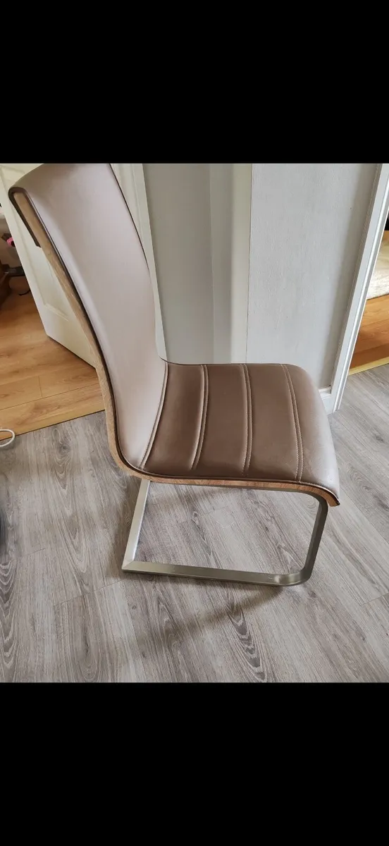 Beautiful glass table with 4 chairs - Image 4