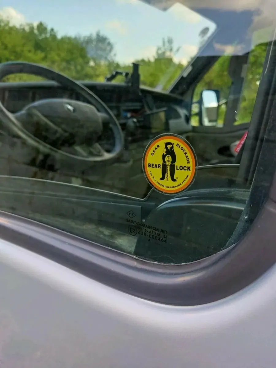 2005 Burstner Delfino Performance.
2 Berth - Image 4