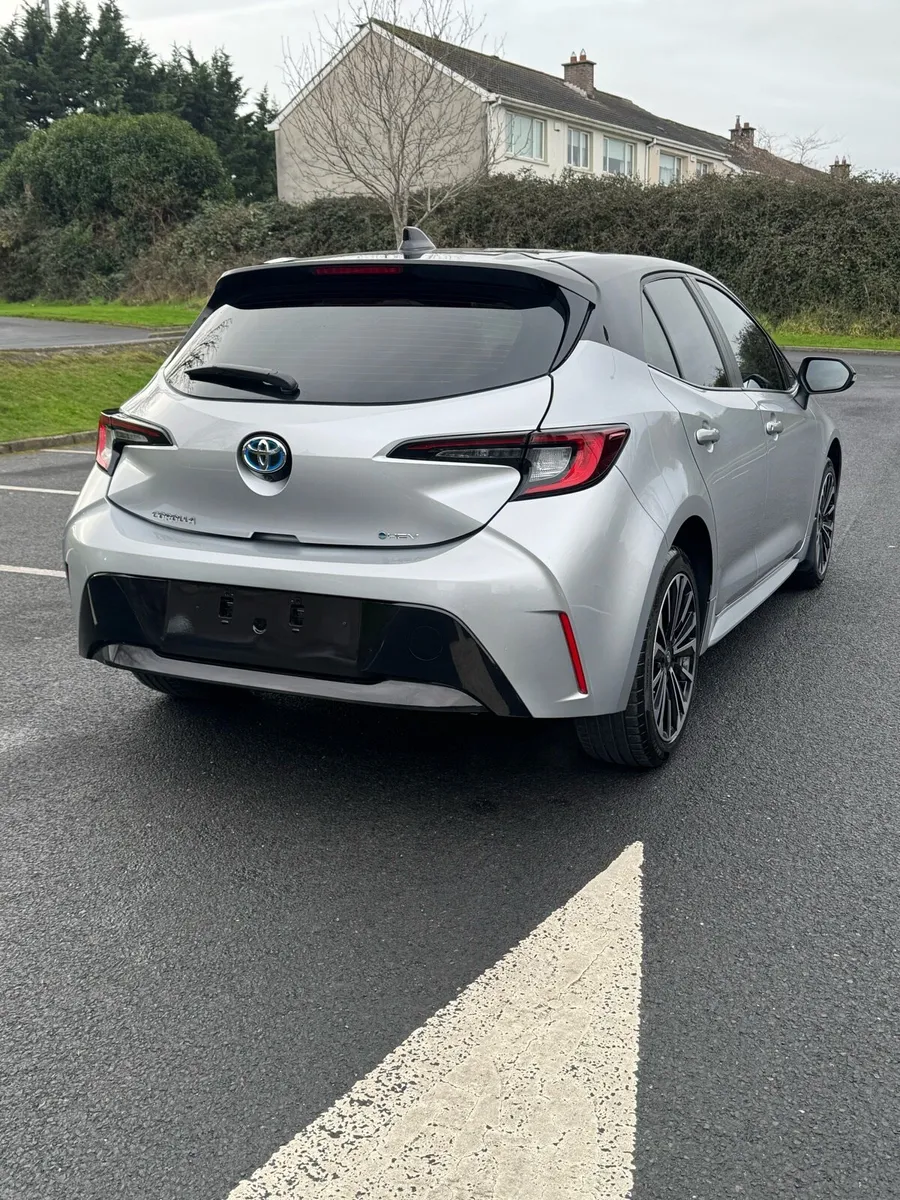 Toyota corolla - Image 4