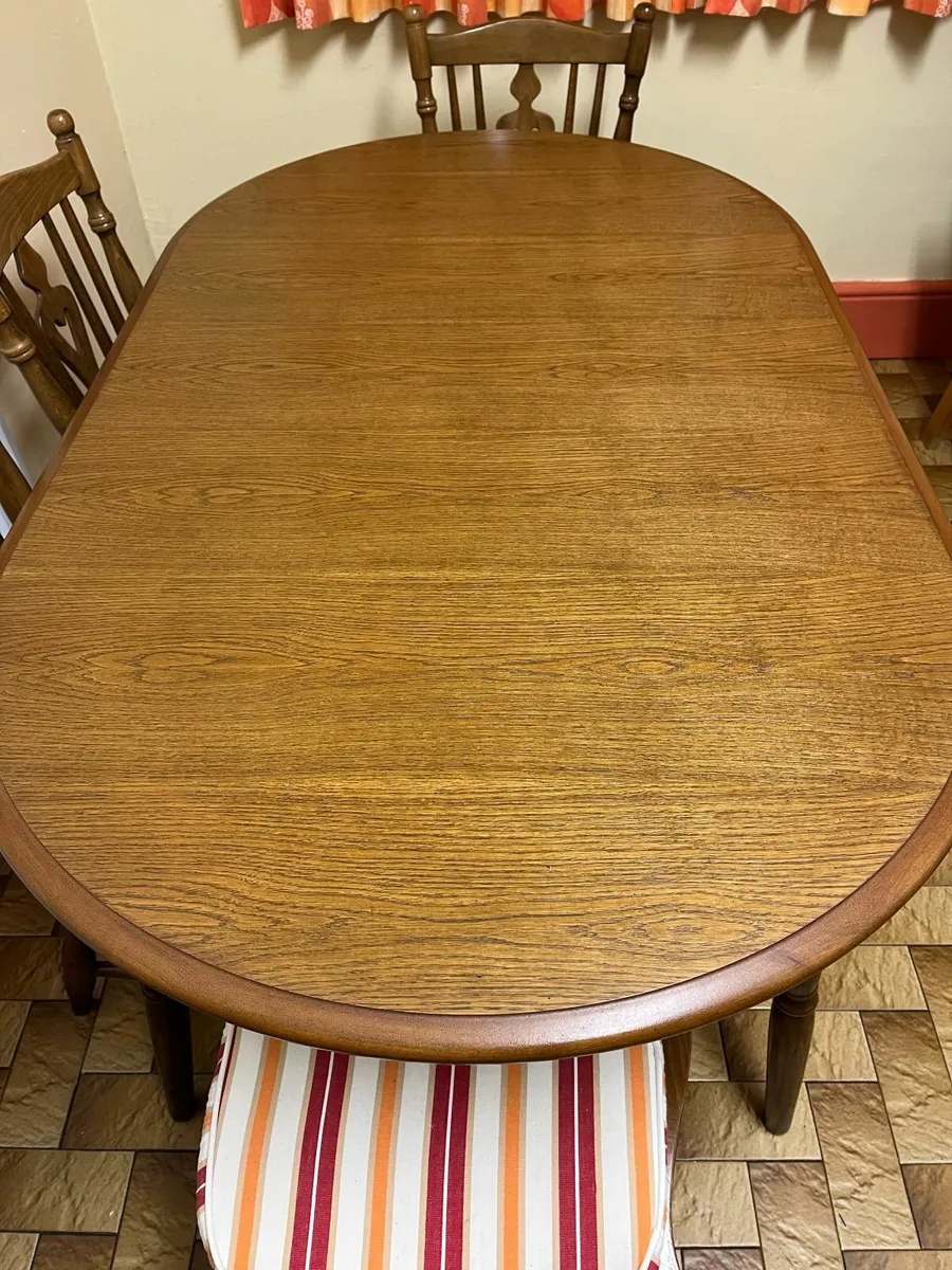 Dark oak kitchen table and 6 chairs - Image 2