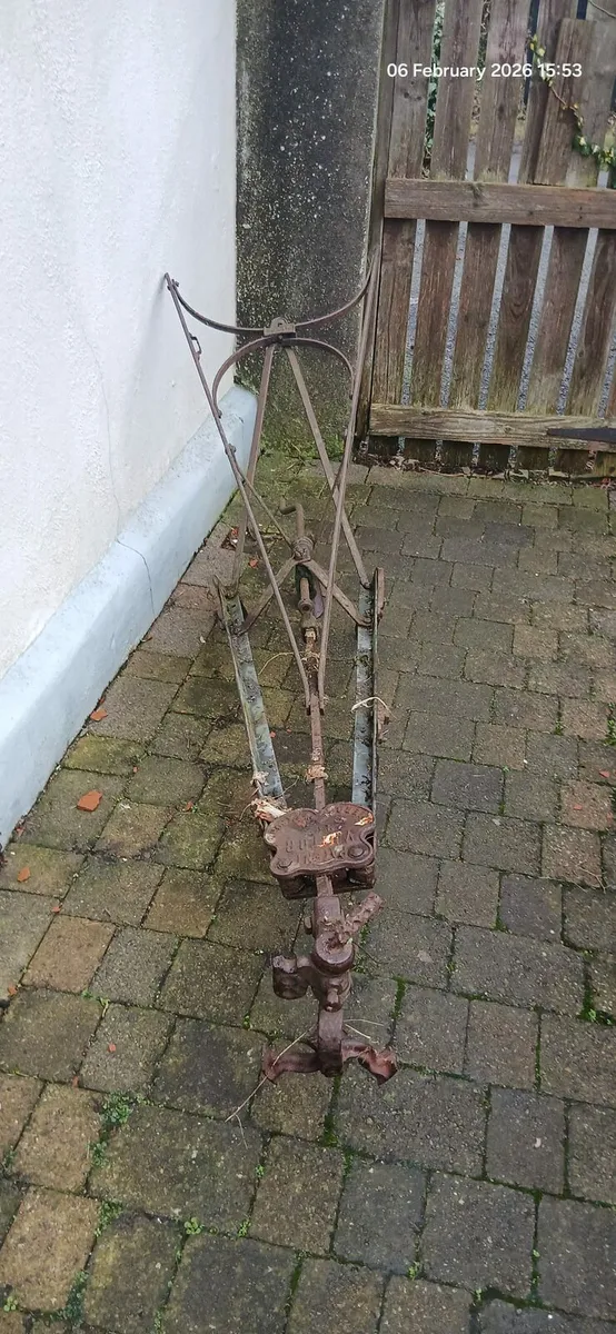 Vintage horse-drawn walking cultivator - Image 4