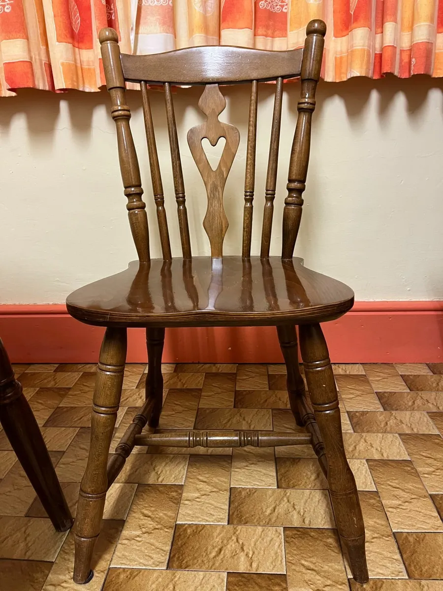 Dark oak kitchen table and 6 chairs - Image 3