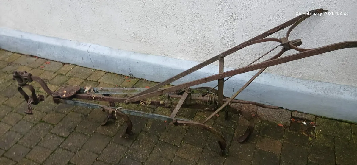 Vintage horse-drawn walking cultivator - Image 1