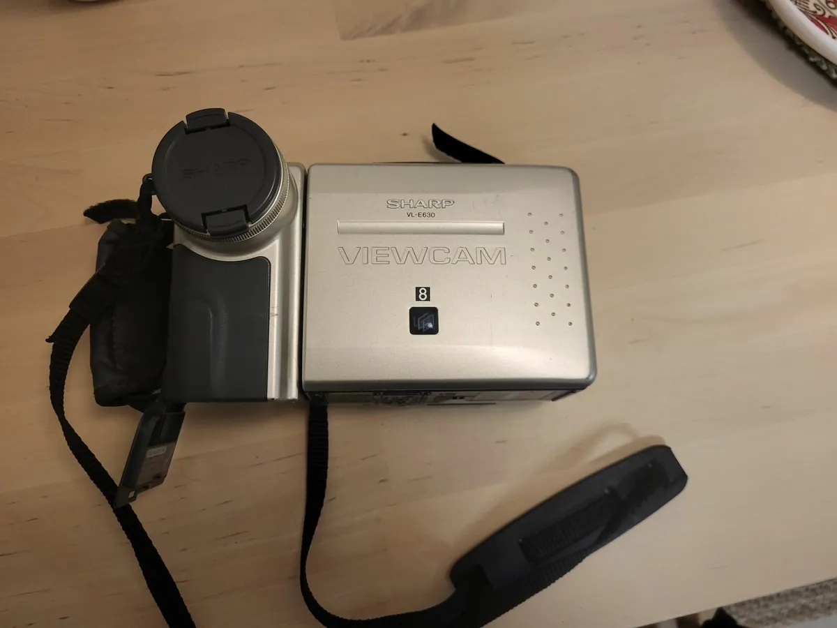 Sharp 8mm Camcorder VL-E630