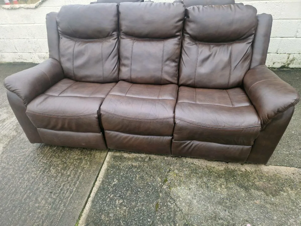 Leather reclining sofas - Image 3