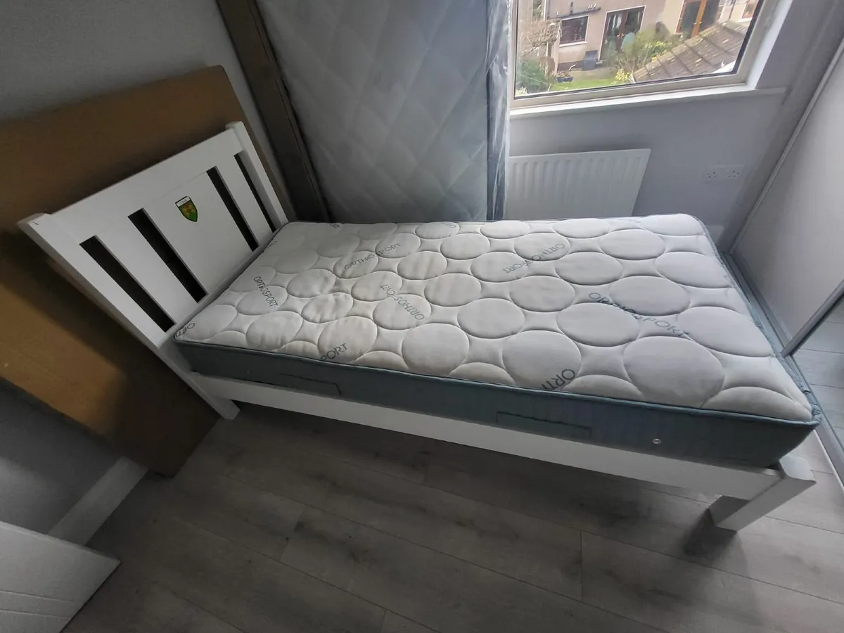 Single bed - Image 2
