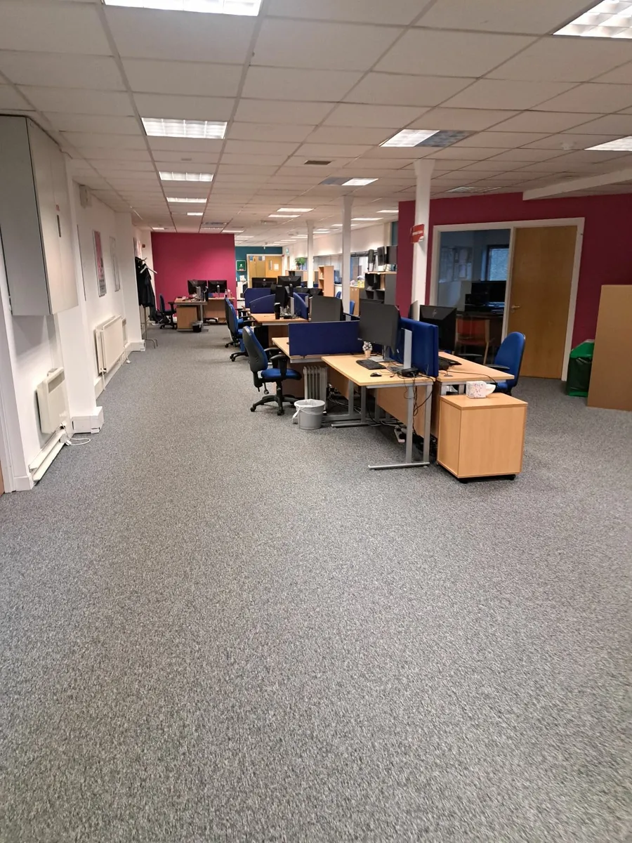 Office furniture - Image 1