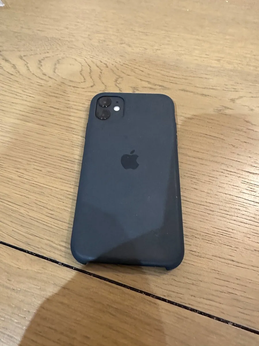 iPhone 11 sim locked three network - Image 2