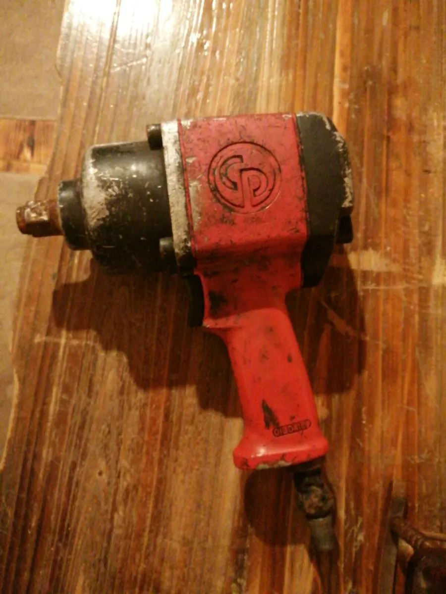 Chicago pneumatic air wrench - Image 1
