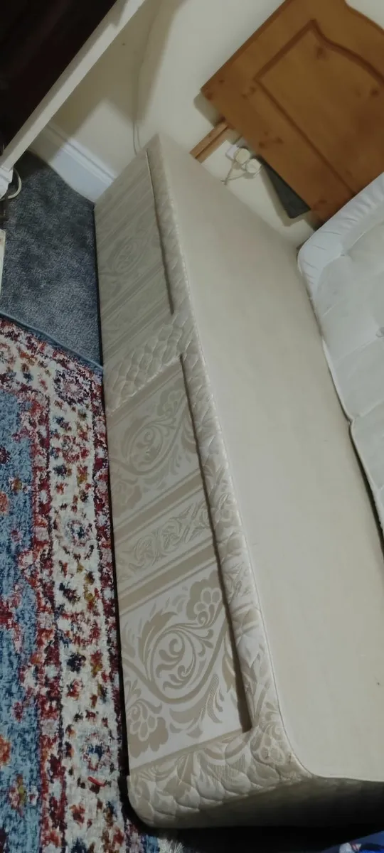 Single bed base and mattress - Image 1