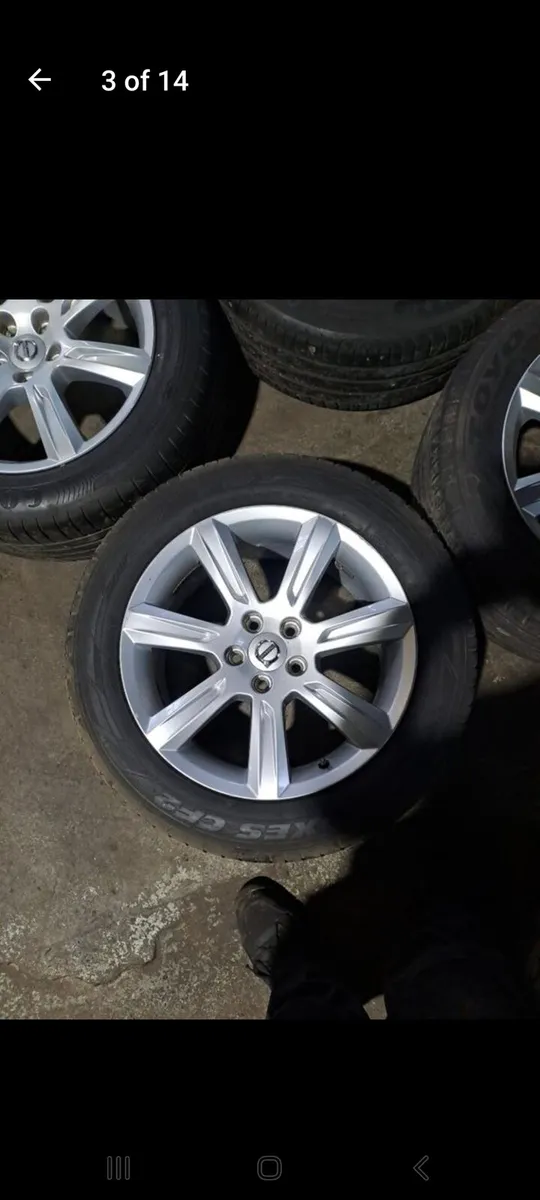 Volvo/ford alloys. 225/55/17 - Image 1