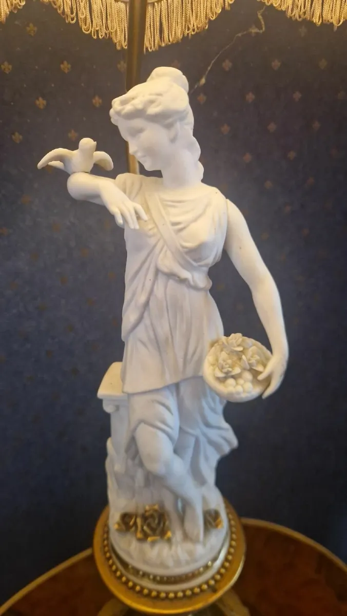 Rosewood lamp table and lamp - Image 1