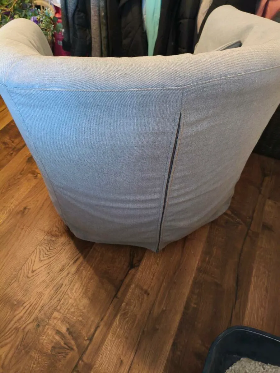 Beautiful new tub chair,50 need gone asap - Image 4