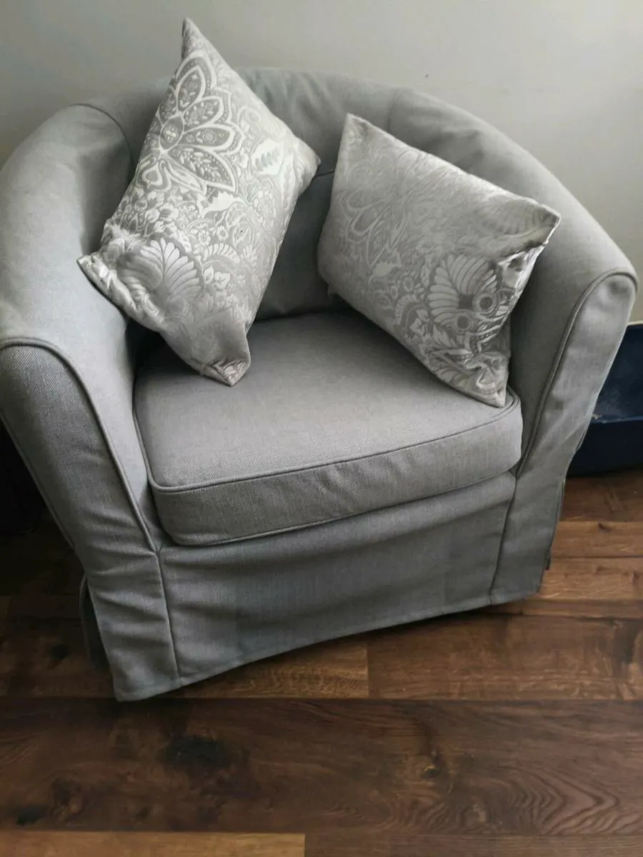 Beautiful new tub chair,50 need gone asap - Image 1