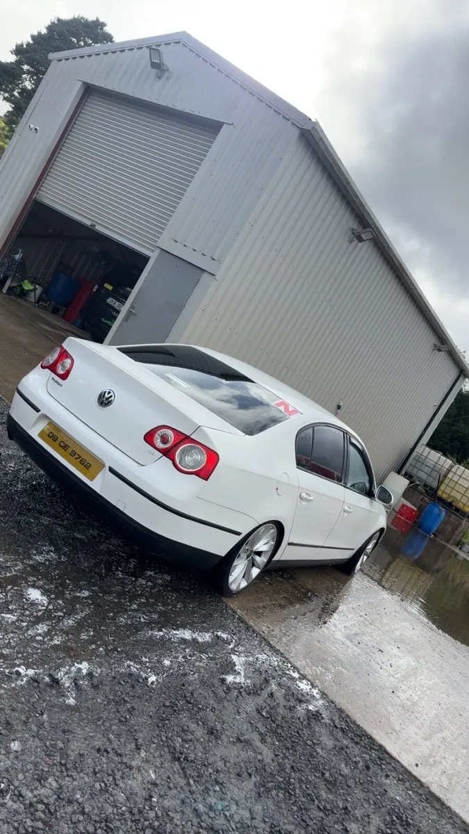 White Volkswagen B6 Passat - Image 4