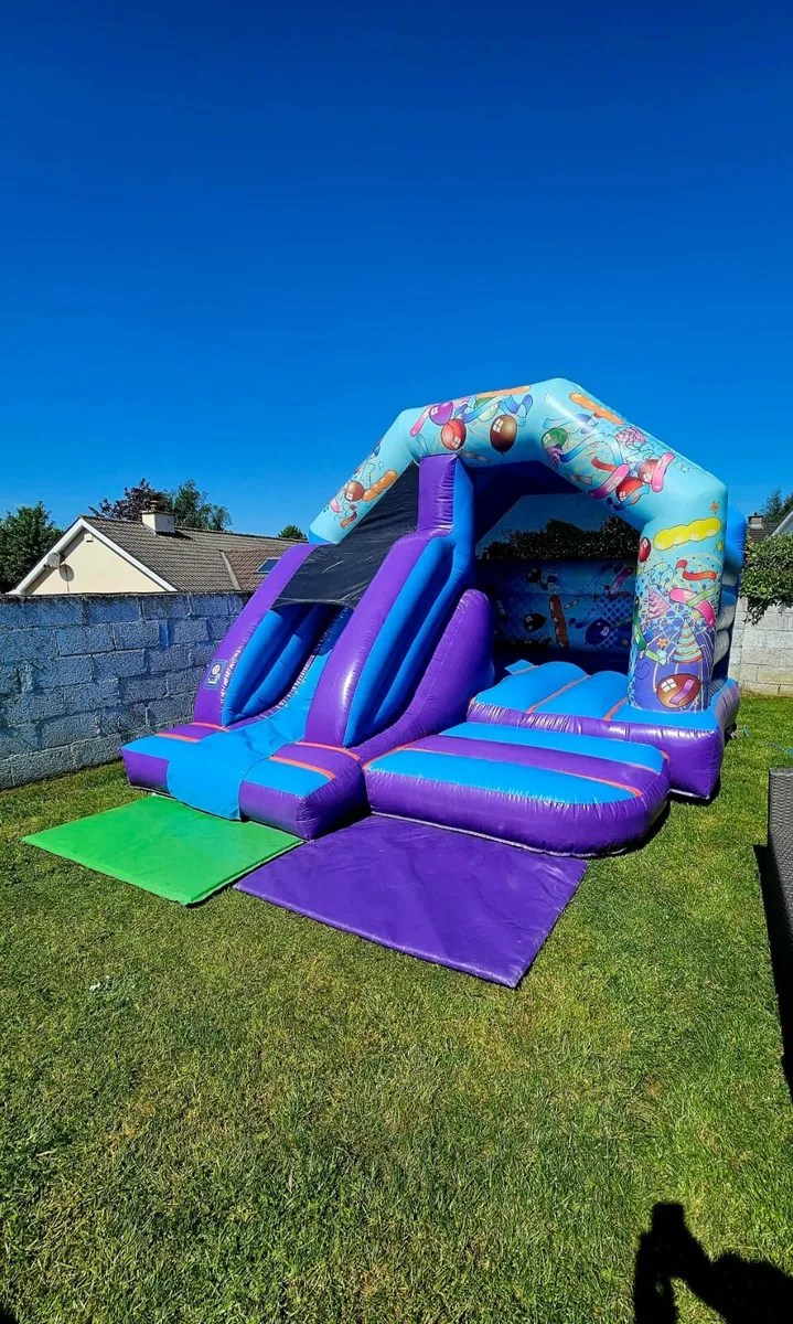 Bouncy castle - Image 1