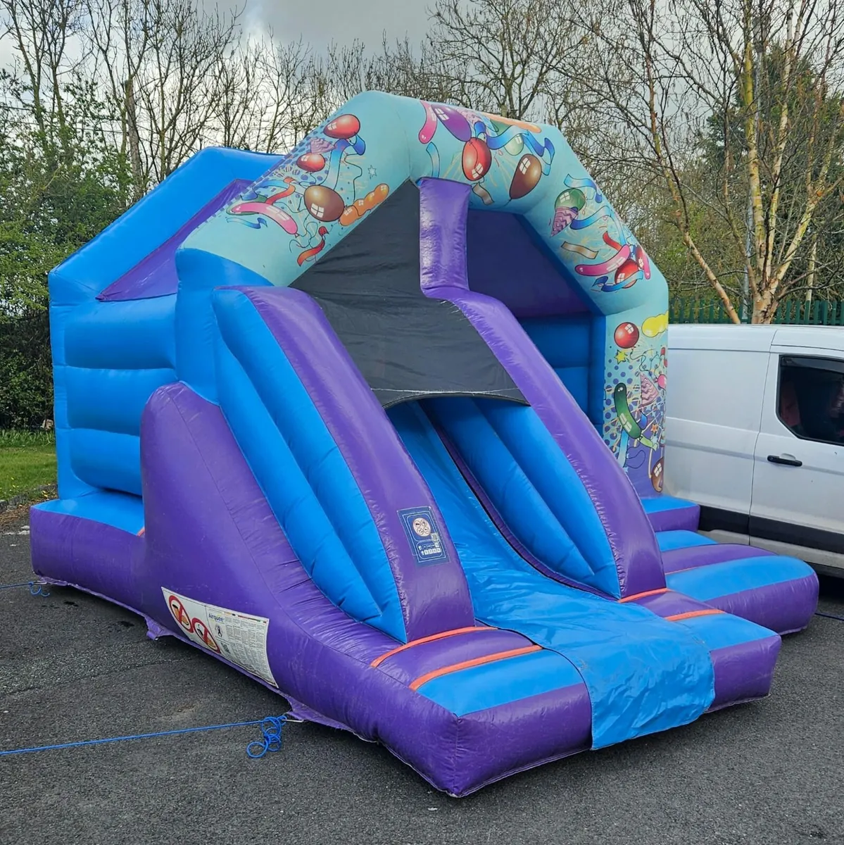Bouncy castle - Image 2