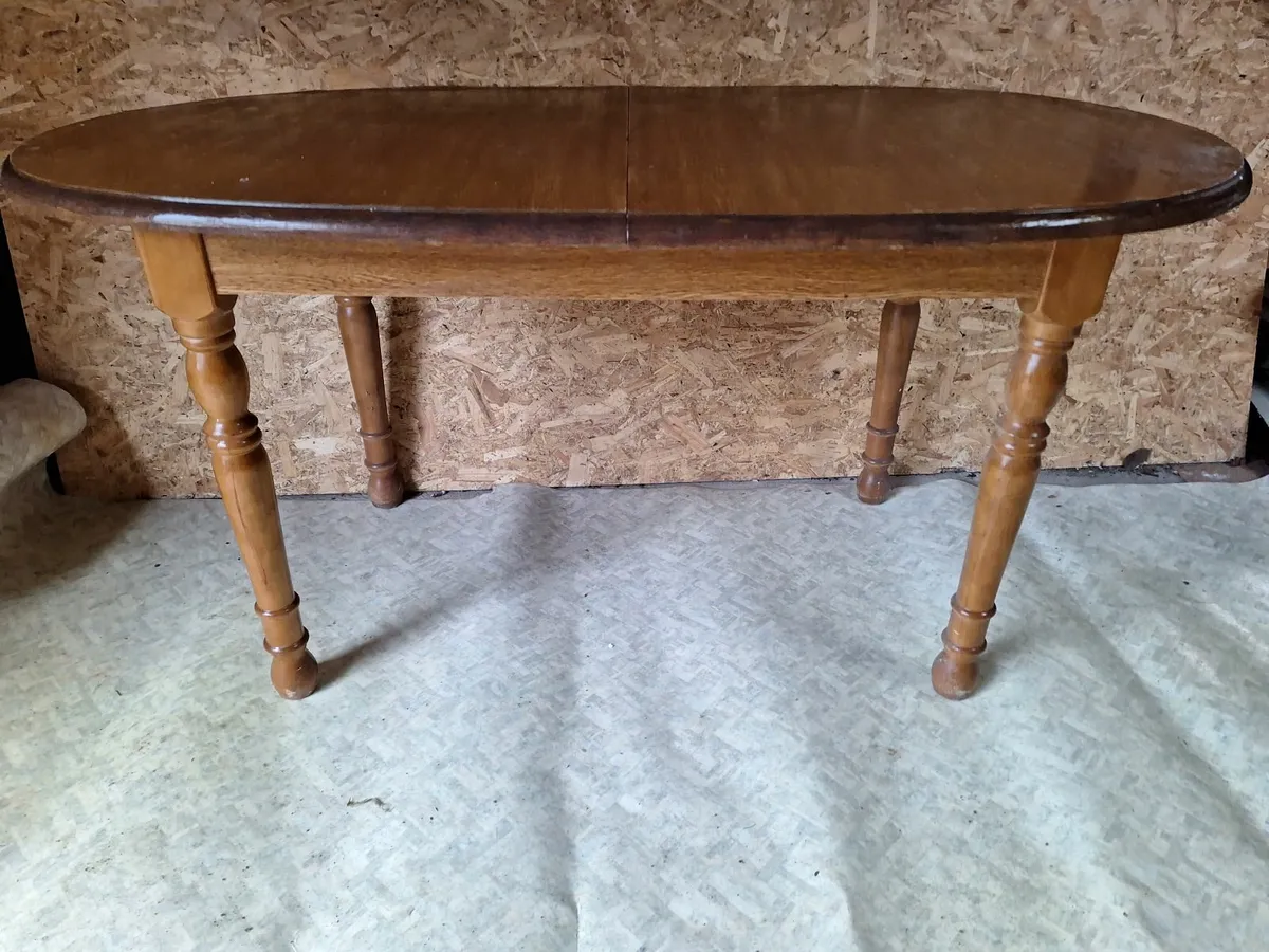Dining room table - Image 1