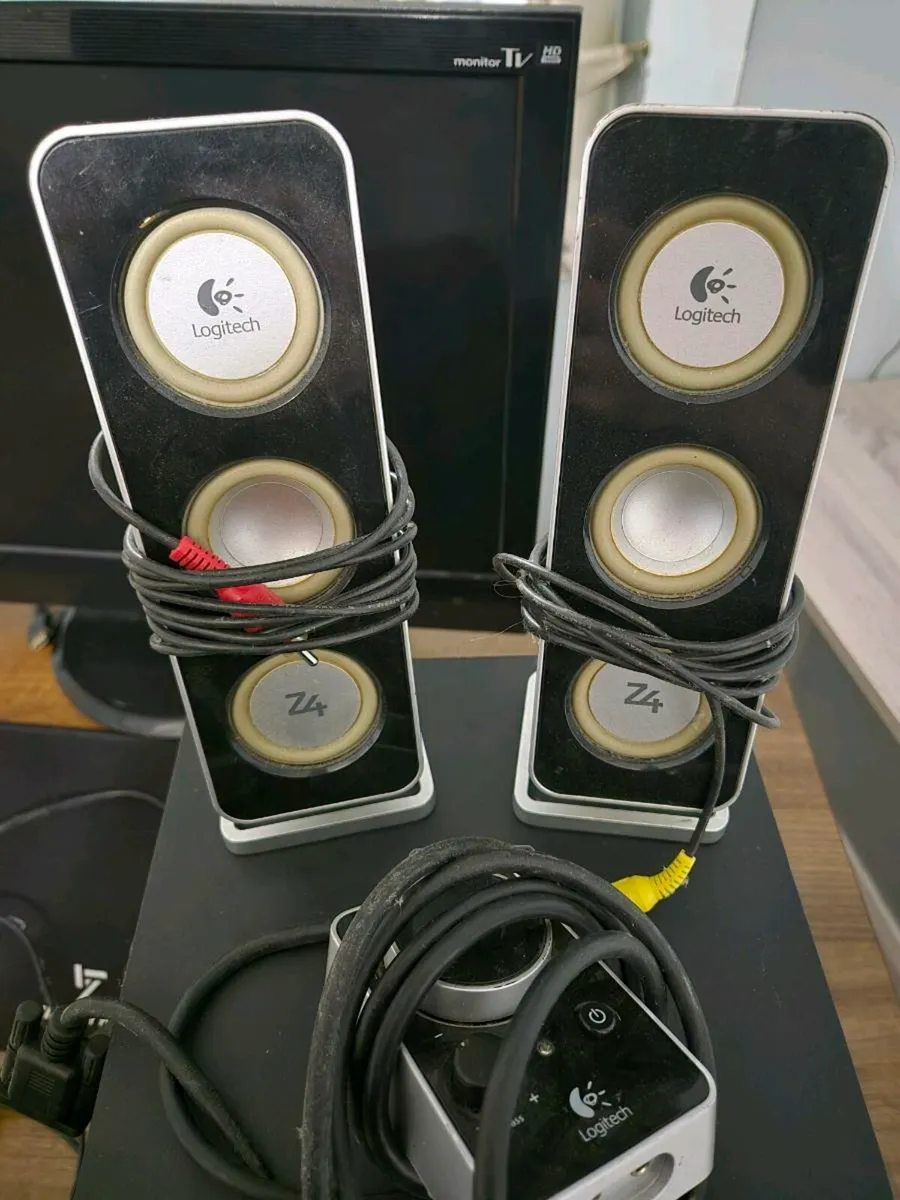 Logitech z4 speakers - Image 1