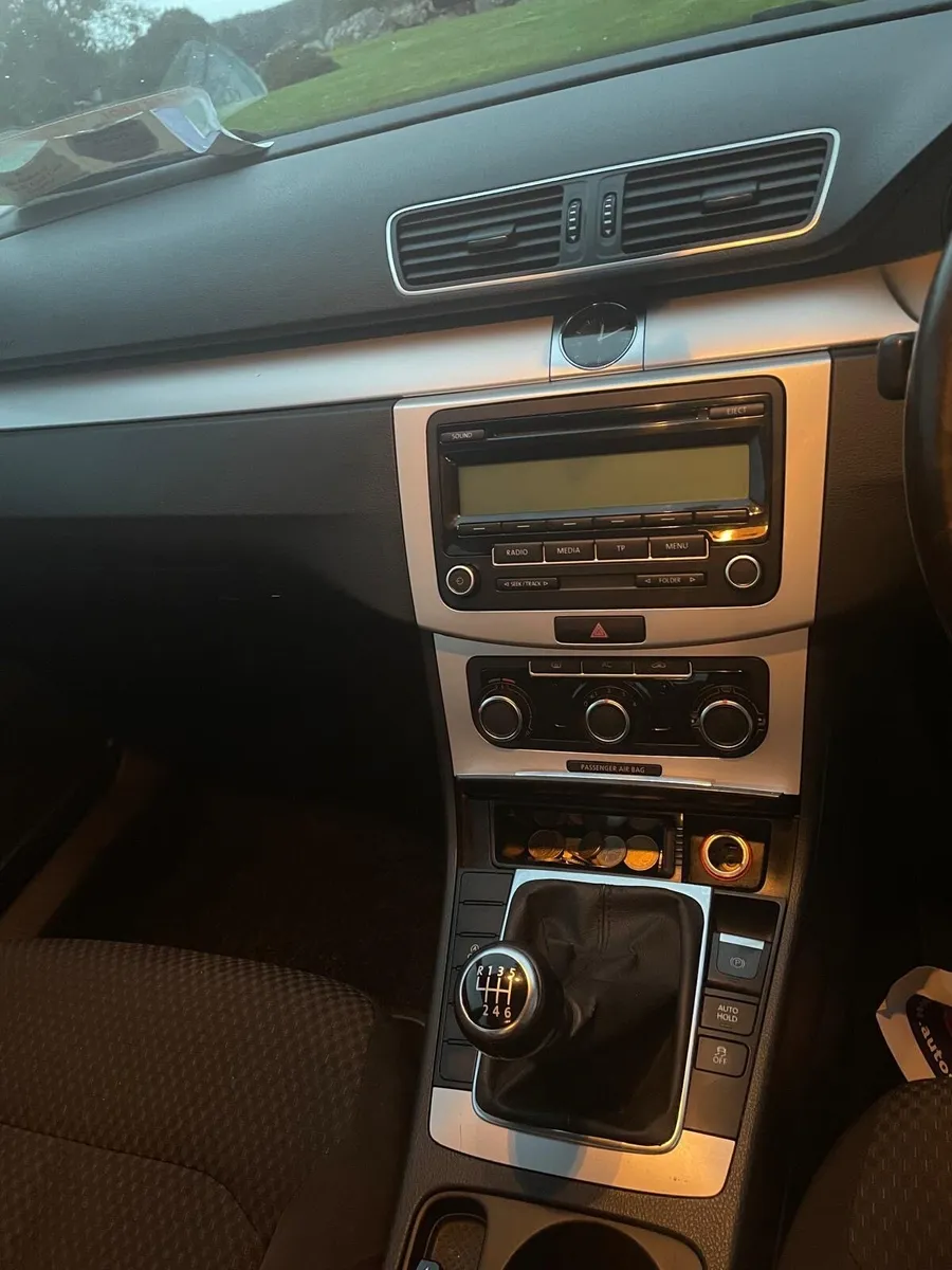 Volkswagen Passat - Image 4