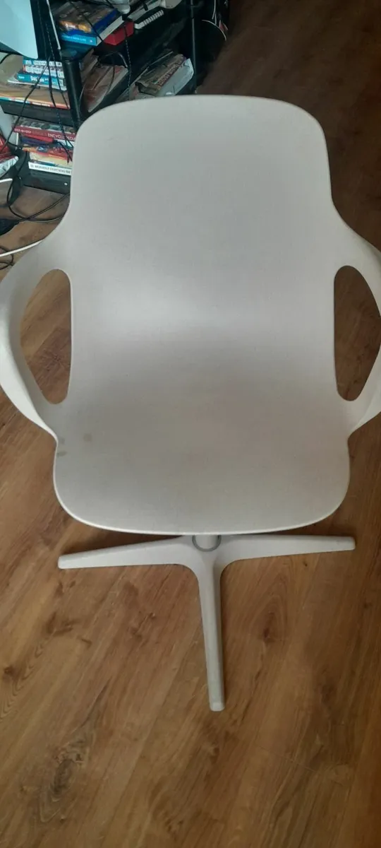 Desk with matching chair - Image 1