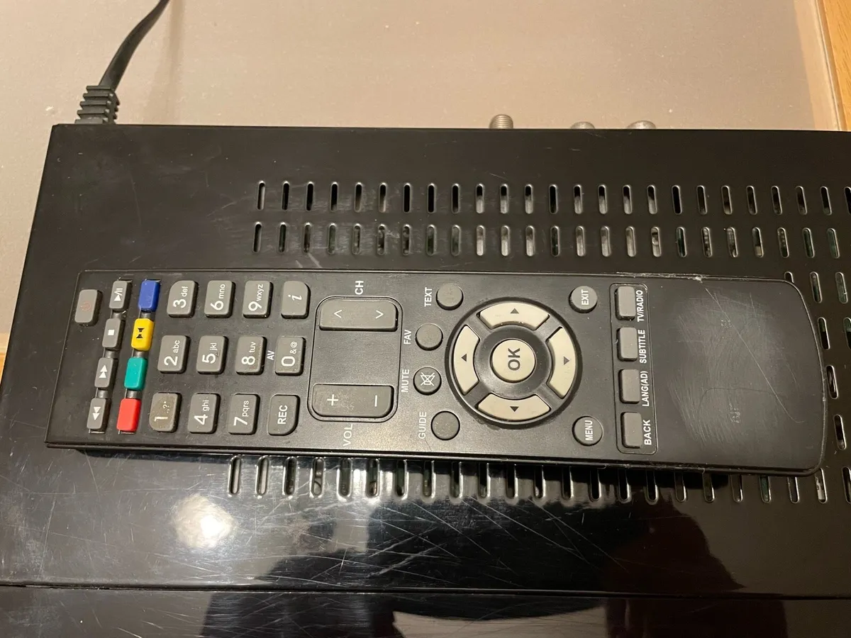 Walker Saorview Receiver c/w Remote Control - Image 3
