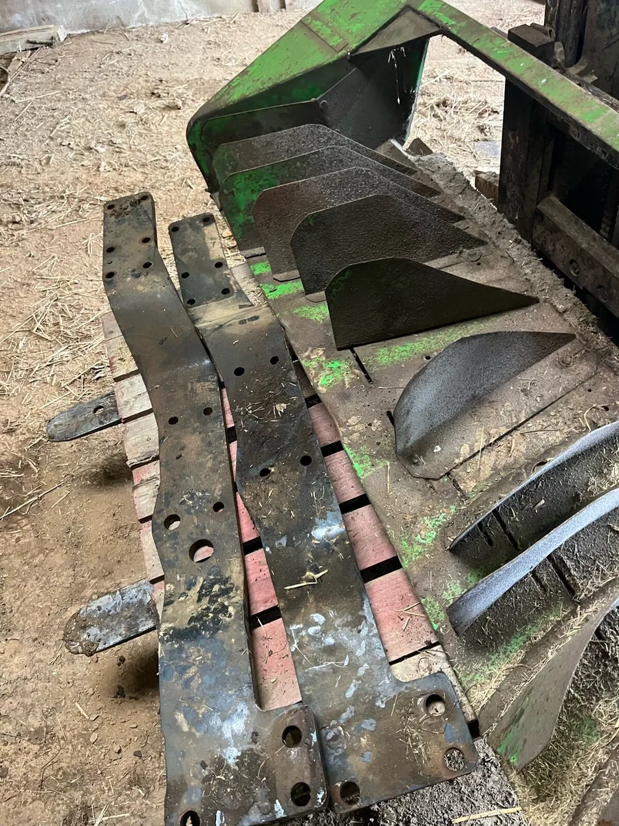 New Holland chassis rales - Image 1