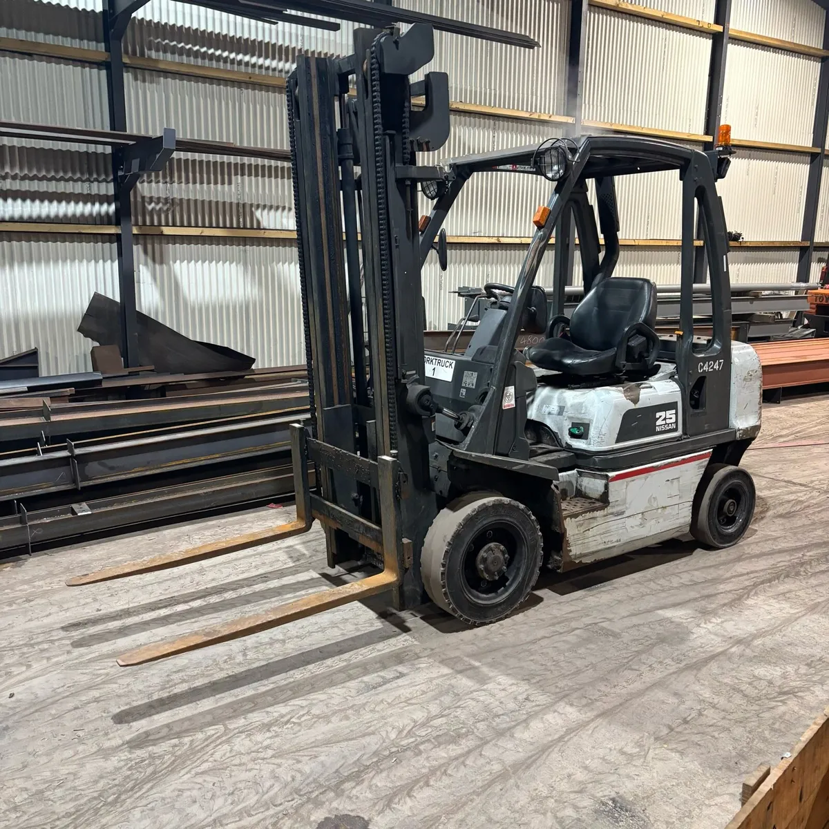 Nissan 2.5ton Forklift - Image 1
