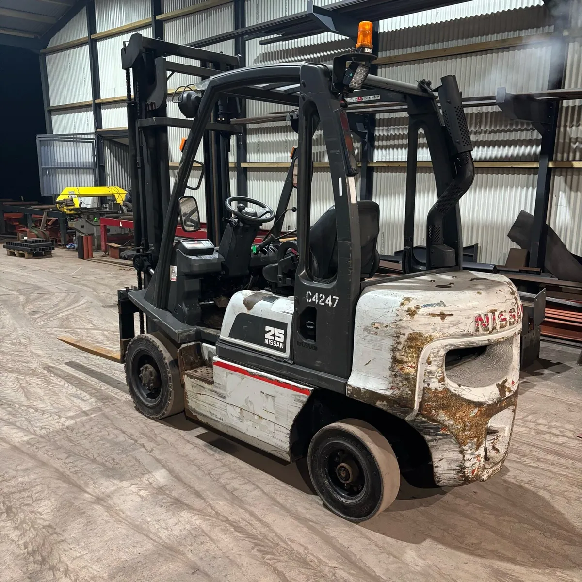 Nissan 2.5ton Forklift - Image 2