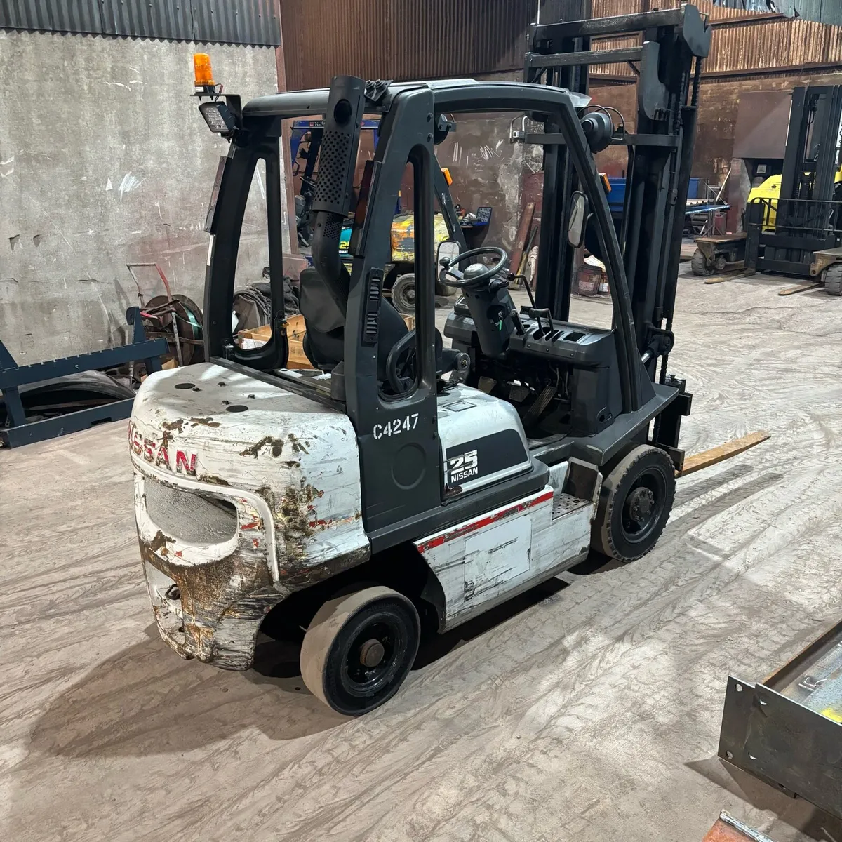 Nissan 2.5ton Forklift - Image 3
