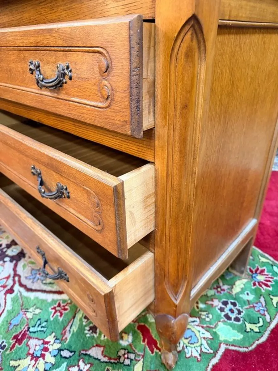 Charming Vintage French Provincial Chest of Drawers - Image 3