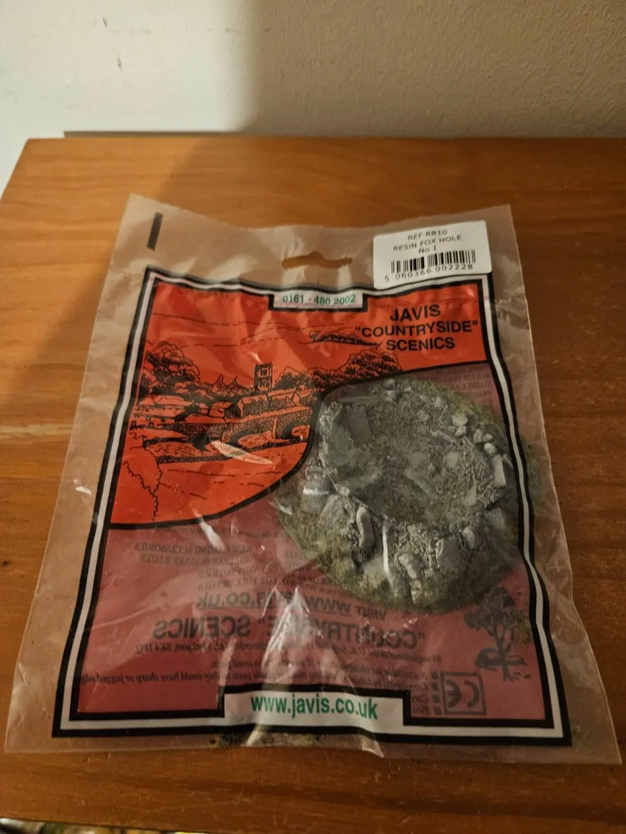 Hornby Javis Resin Foxhole - Image 1