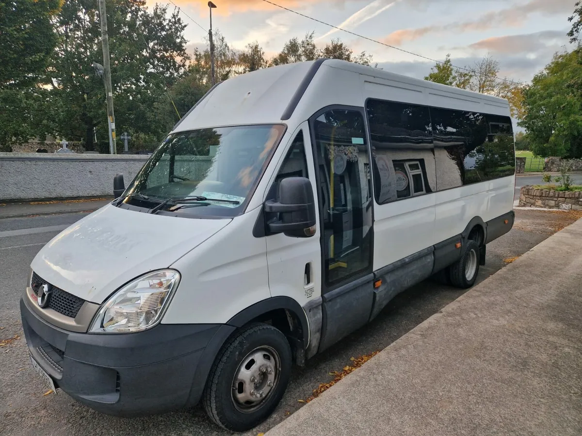 Iveco 18 seat - Image 1