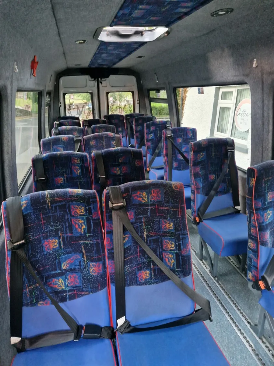 Iveco 18 seat - Image 3