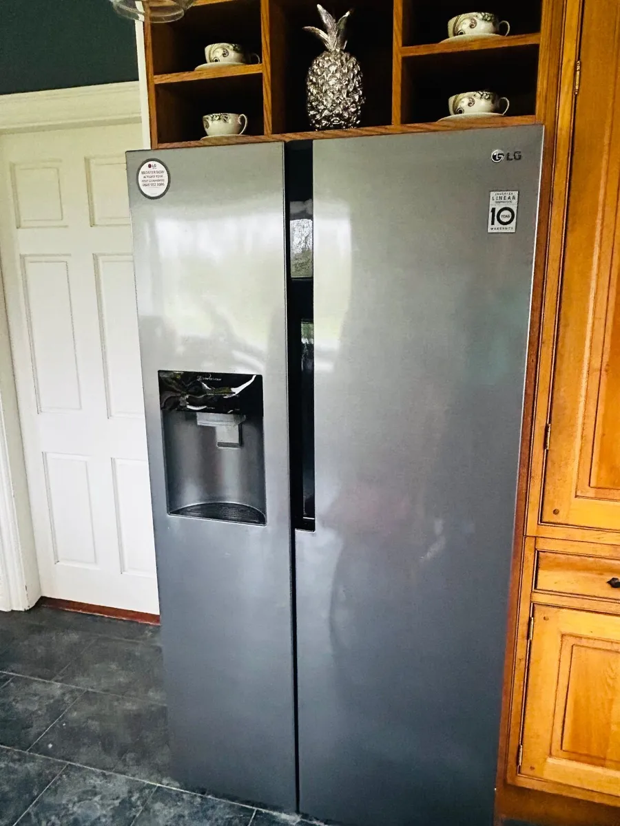 LG American Fridge Freezer - Image 2