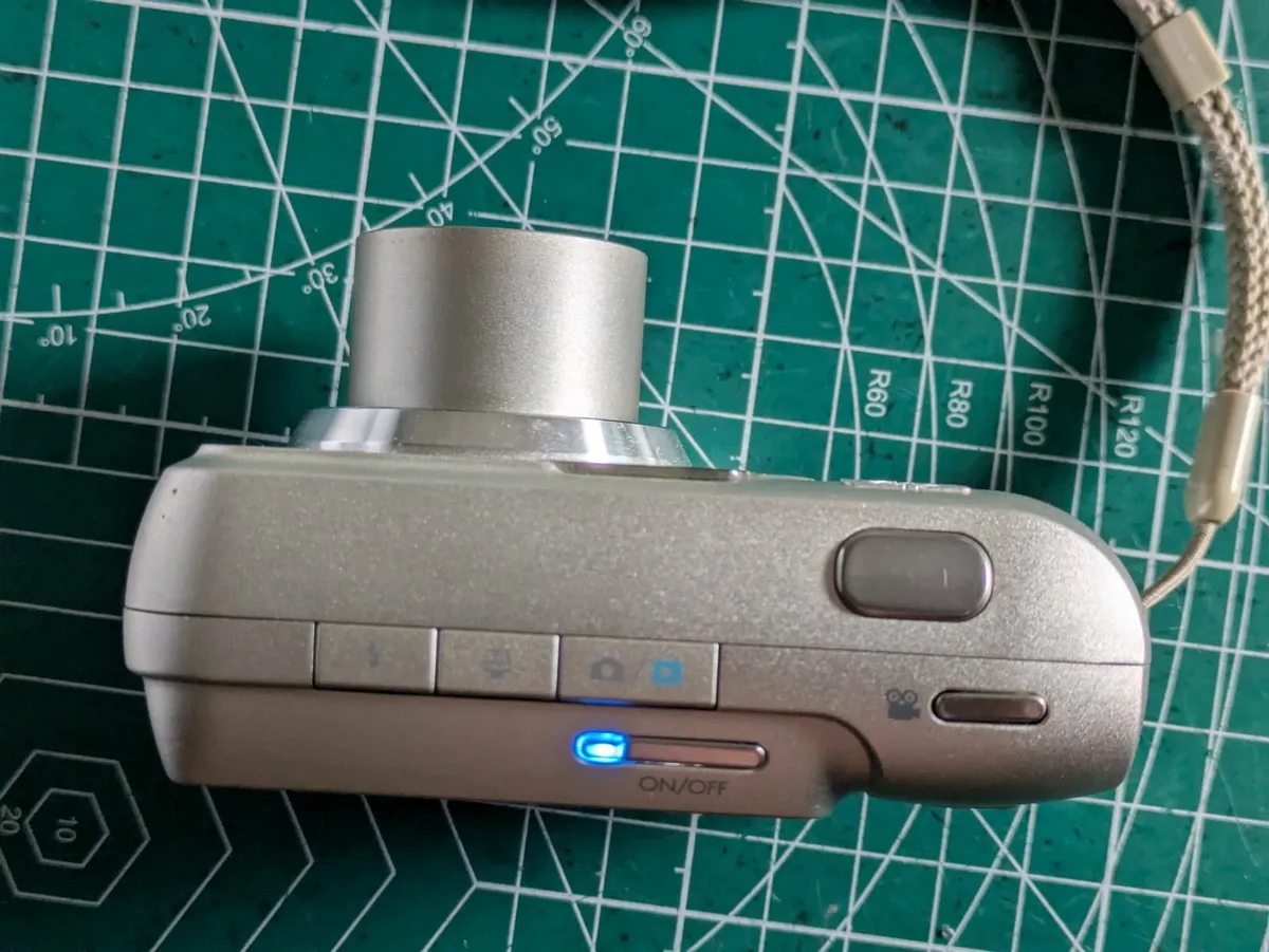 HP  7MP CCD🌈 digital compact camera - Image 2