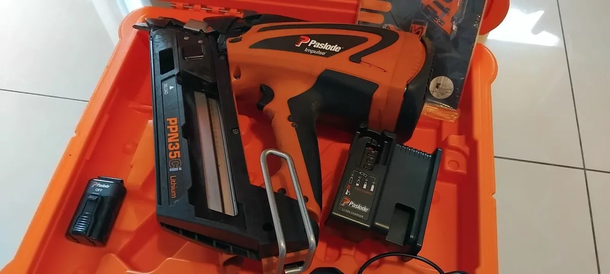 Paslode Impulse PPN35Ci Lithium Nail Gun - Image 1