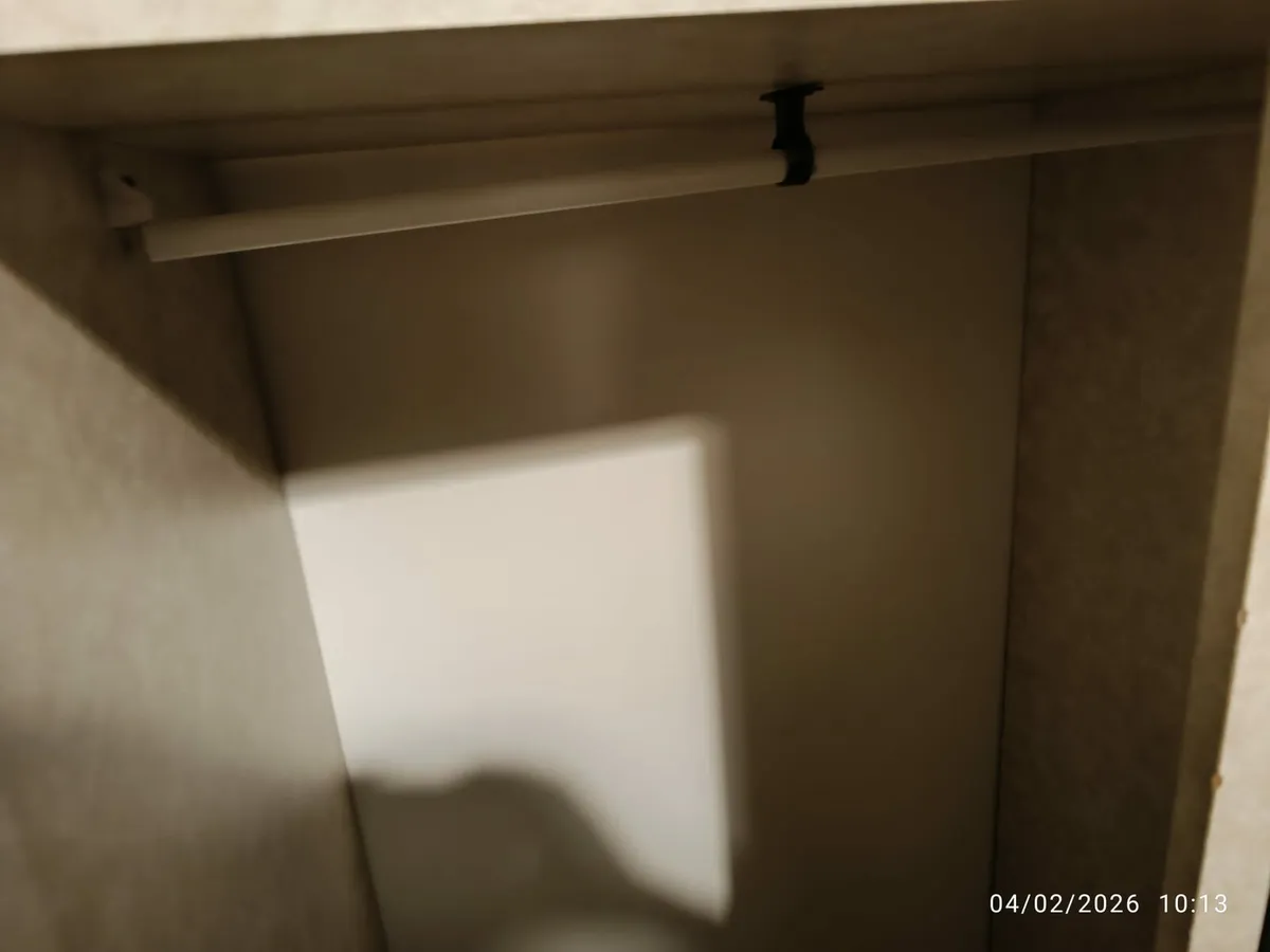 FREE WARDROBE - Image 4