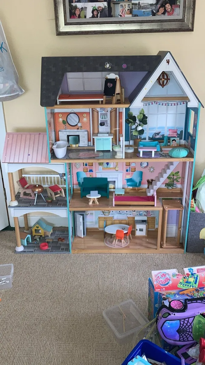 Dolls house - Image 1