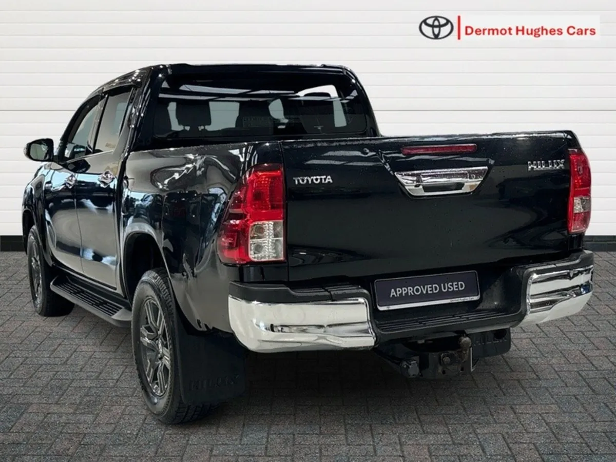 Toyota Hilux 2.4 DOUBLE CAB SR5 - Image 2