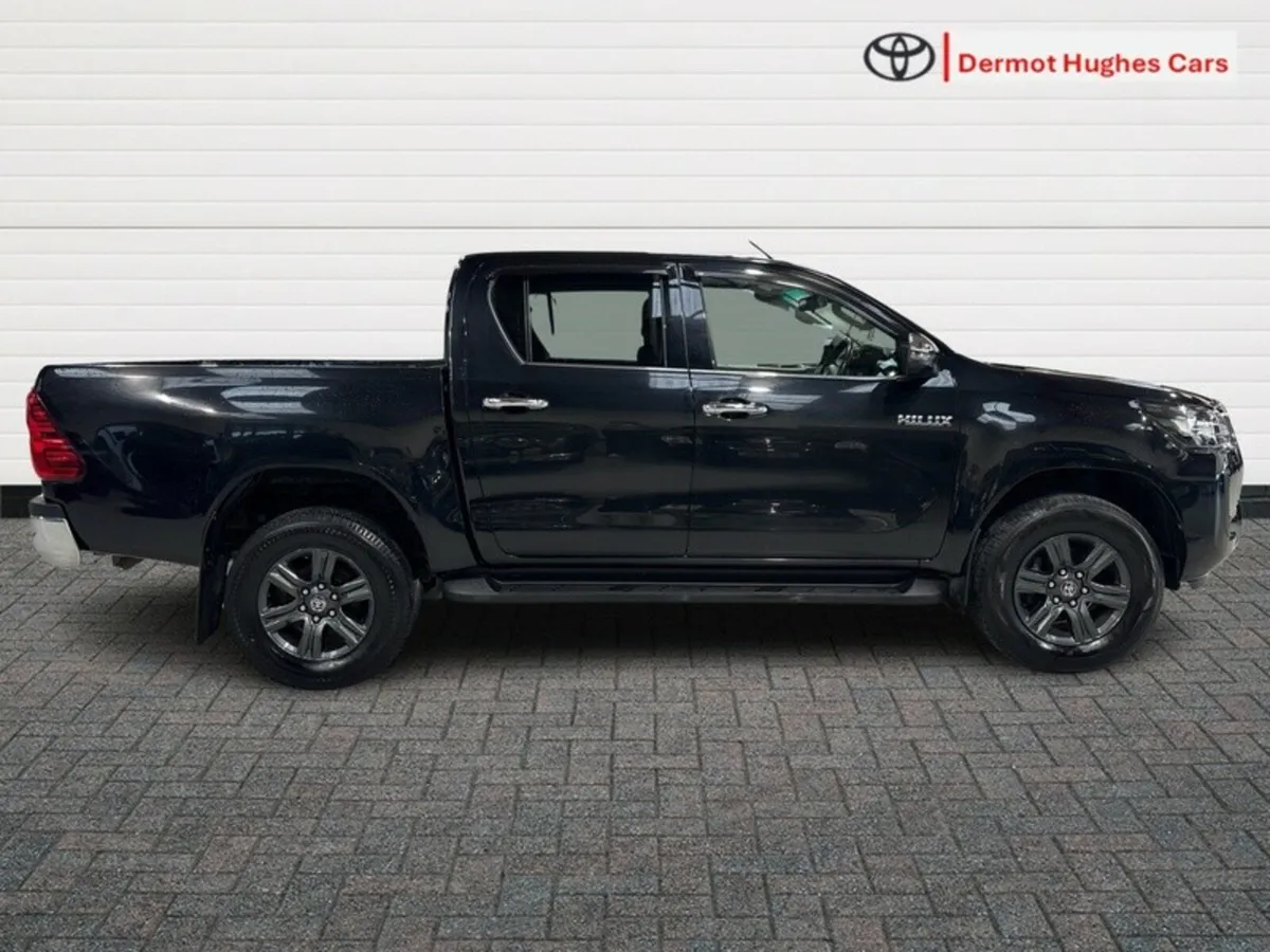 Toyota Hilux 2.4 DOUBLE CAB SR5 - Image 3